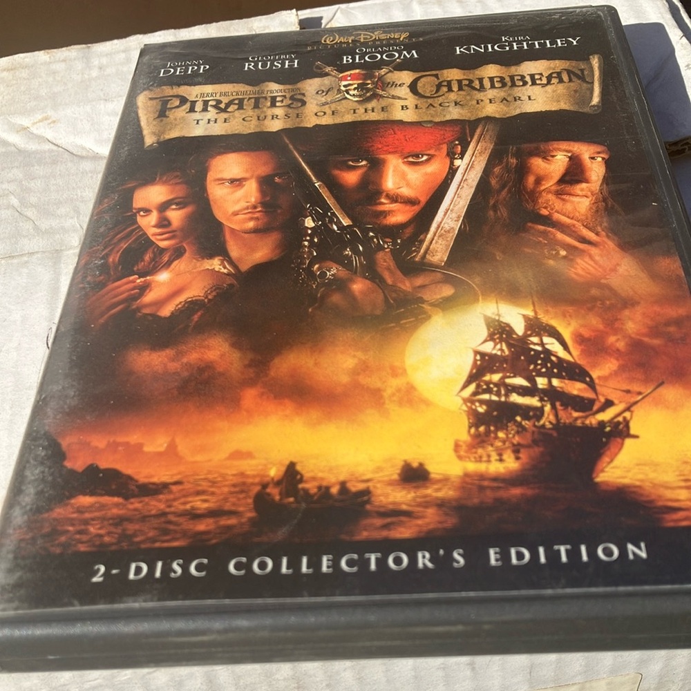 Pirates of the Caribbean curse of the black pearl dvd